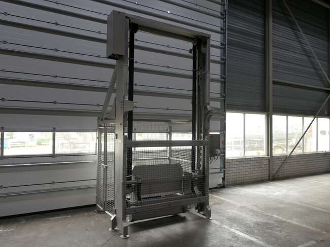 Lachnit lifter for palletboxes 322 L - Food processing equipment: picture 4 Lachnit lifter for palletboxes 322 L - Food processing equipment: picture 4