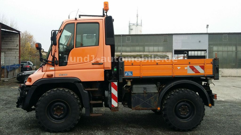 Mercedes-Benz Unimog U 300 Kipper Zugmaschine Kommunalhydraulik U 500 400 U 300 Kipper Zugmaschine Kommunalhydraulik U 500 400 - Municipal/ Special vehicle: picture 5 Mercedes-Benz Unimog U 300 Kipper Zugmaschine Kommunalhydraulik U 500 400 U 300 Kipper Zugmaschine Kommunalhydraulik U 500 400 - Municipal/ Special vehicle: picture 5