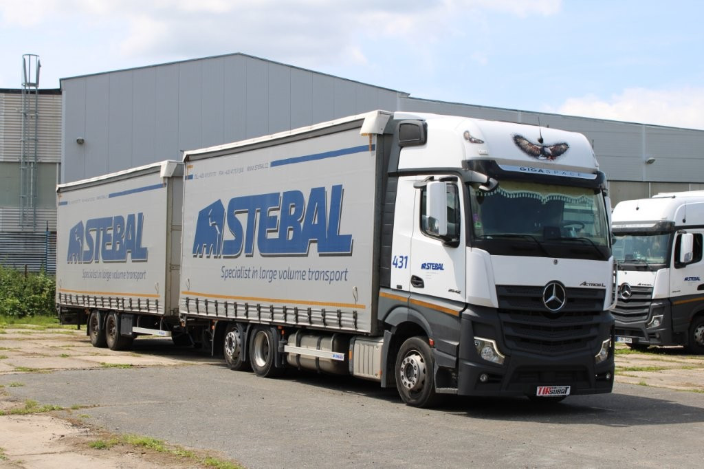 Mercedes-Benz Actros 2542 NAVIGACE + PANAV TVK 18 M (8,20m x 2,4 - Curtainsider truck, Curtainsider trailer: picture 1 Mercedes-Benz Actros 2542 NAVIGACE + PANAV TVK 18 M (8,20m x 2,4 - Curtainsider truck, Curtainsider trailer: picture 1