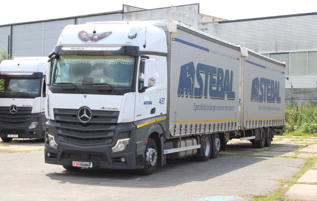 Mercedes-Benz Actros 2542 NAVIGACE + PANAV TVK 18 M (8,20m x 2,4 - Curtainsider truck, Curtainsider trailer: picture 2 Mercedes-Benz Actros 2542 NAVIGACE + PANAV TVK 18 M (8,20m x 2,4 - Curtainsider truck, Curtainsider trailer: picture 2