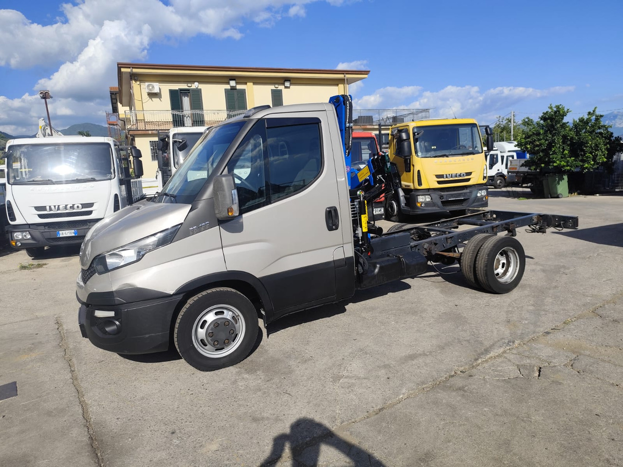 IVECO DAILY 35-130 - Crane truck, Tipper van: picture 2 IVECO DAILY 35-130 - Crane truck, Tipper van: picture 2