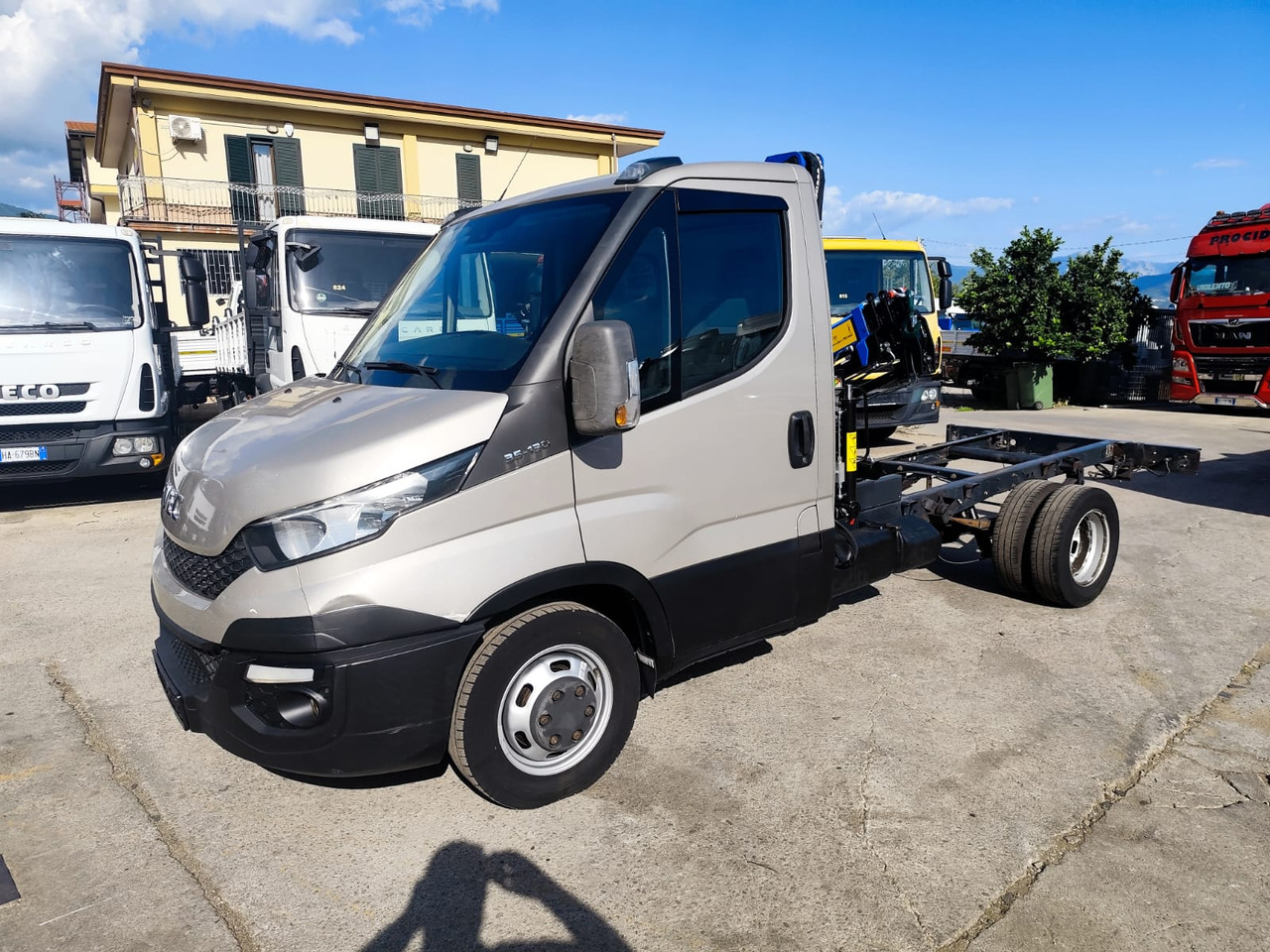 IVECO DAILY 35-130 - Crane truck, Tipper van: picture 1 IVECO DAILY 35-130 - Crane truck, Tipper van: picture 1