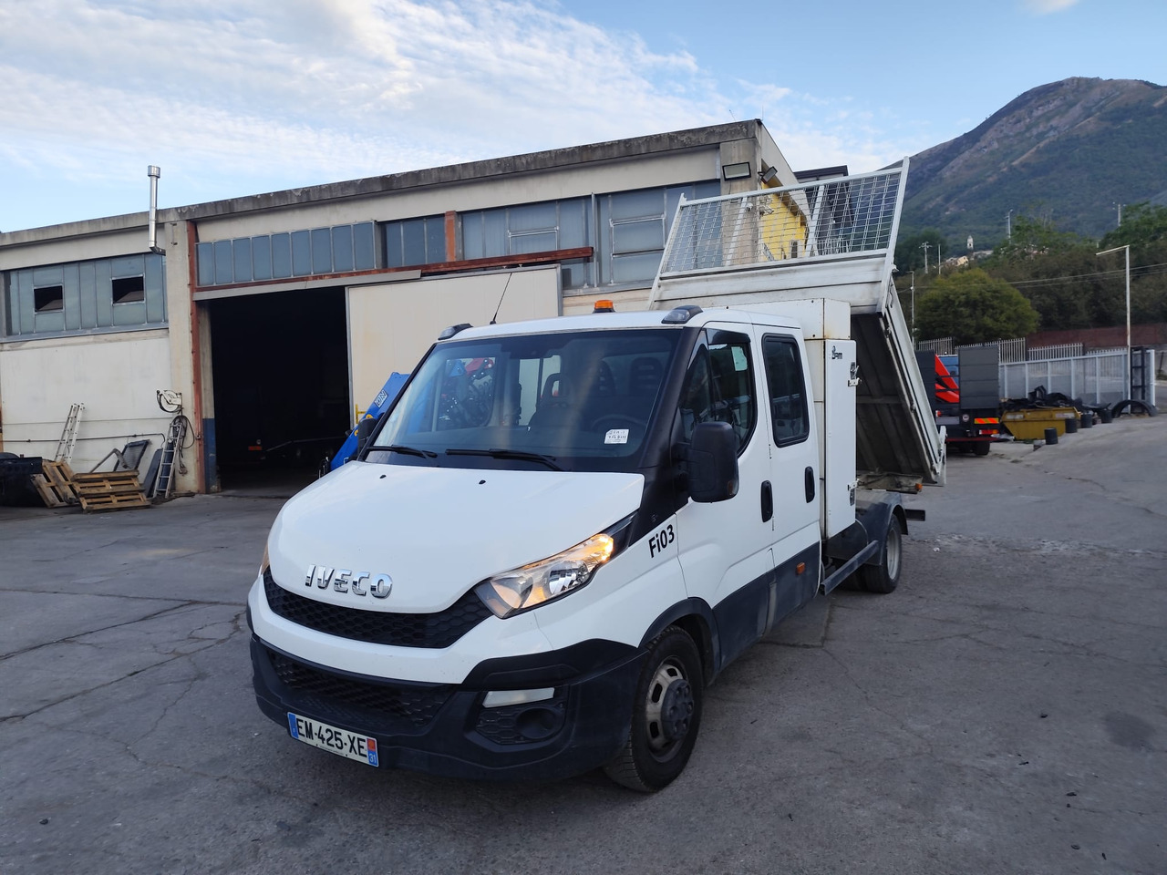 IVECO DAILY 35-140 - Tipper van, Combi van: picture 5 IVECO DAILY 35-140 - Tipper van, Combi van: picture 5