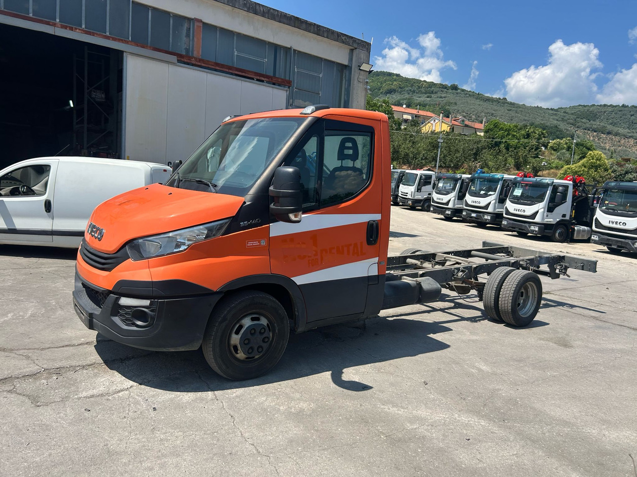 IVECO DAILY 35-140 - Flatbed van: picture 2 IVECO DAILY 35-140 - Flatbed van: picture 2