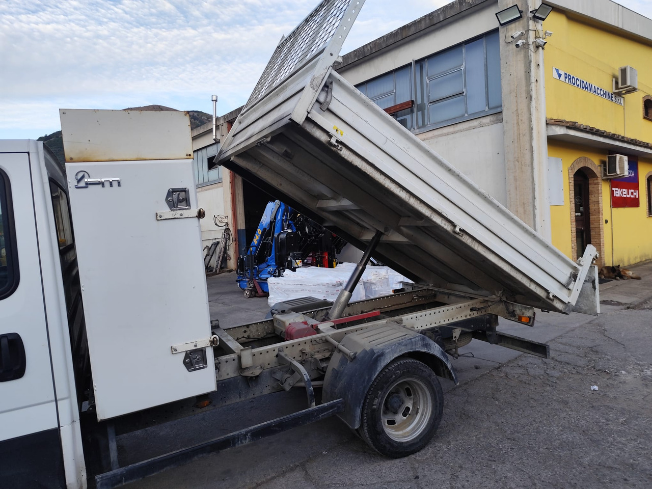 IVECO DAILY 35-140 - Tipper van, Combi van: picture 2 IVECO DAILY 35-140 - Tipper van, Combi van: picture 2