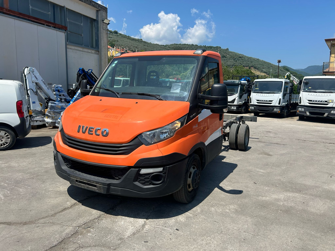 IVECO DAILY 35-140 - Flatbed van: picture 3 IVECO DAILY 35-140 - Flatbed van: picture 3