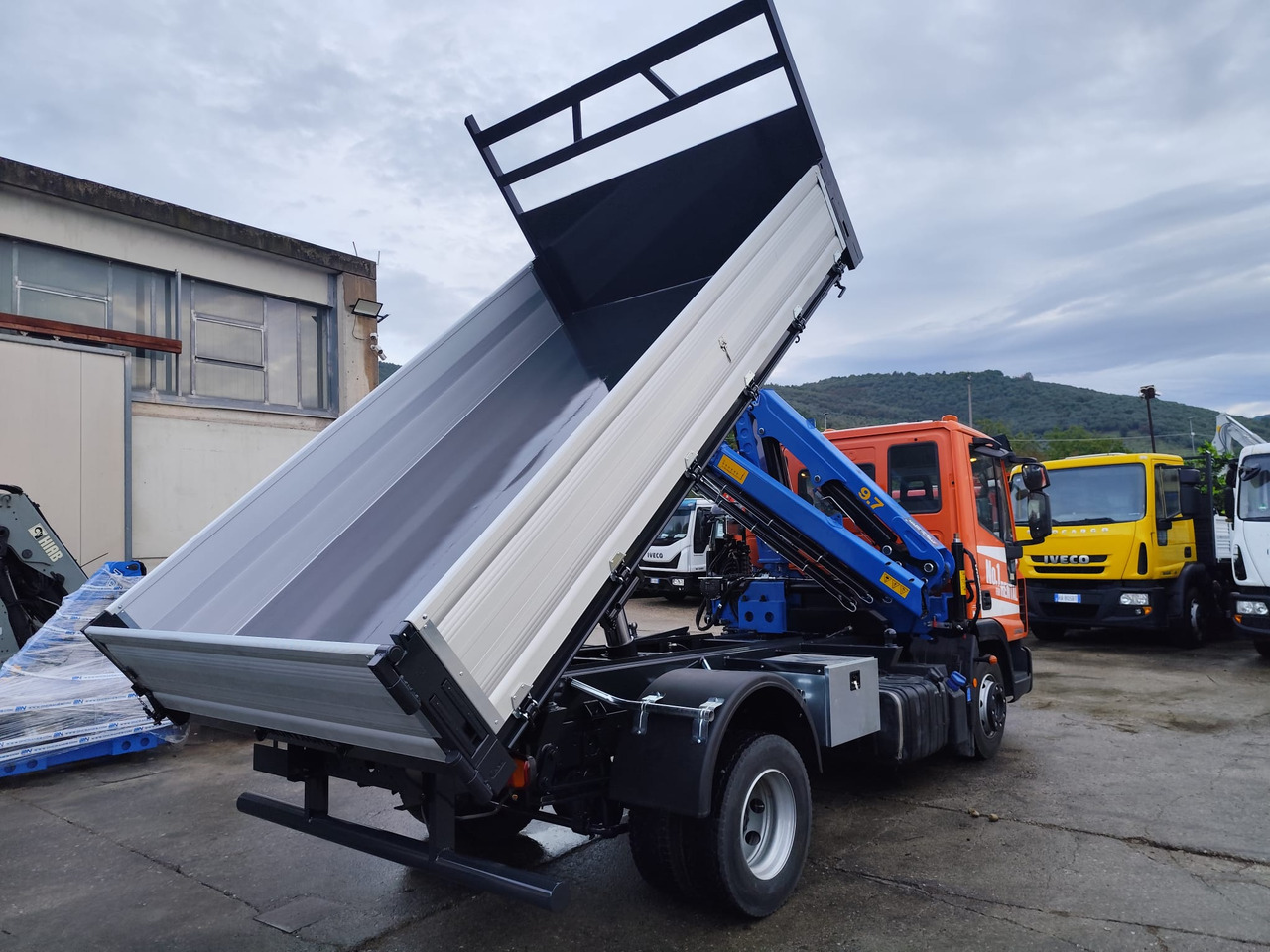 IVECO EUROCARGO 120-90L - Crane truck, Tipper: picture 4 IVECO EUROCARGO 120-90L - Crane truck, Tipper: picture 4