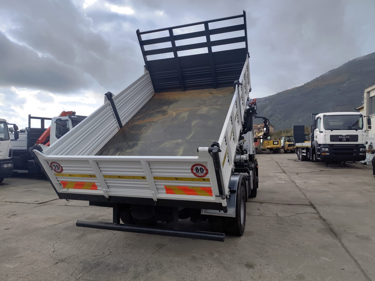 Crane truck, Tipper IVECO EUROCARGO 120E28P: picture 43 Crane truck, Tipper IVECO EUROCARGO 120E28P: picture 43