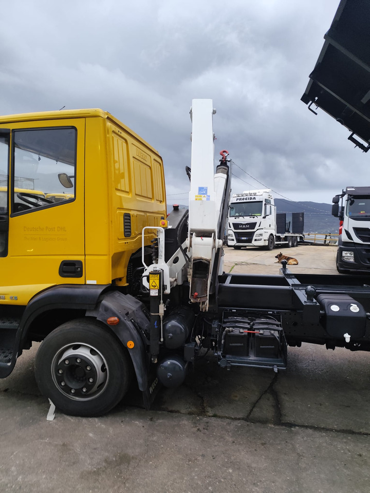 IVECO EUROCARGO 120E28P - Crane truck: picture 5 IVECO EUROCARGO 120E28P - Crane truck: picture 5