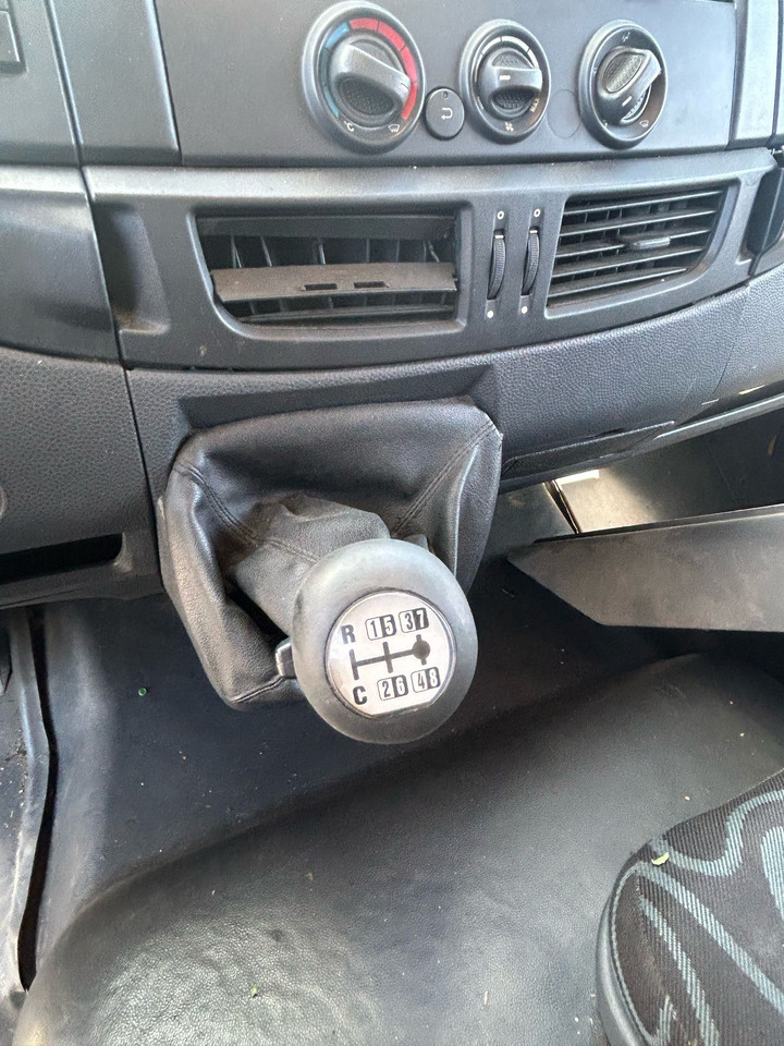 IVECO EUROCARGO 120E28P - Cab chassis truck: picture 4 IVECO EUROCARGO 120E28P - Cab chassis truck: picture 4