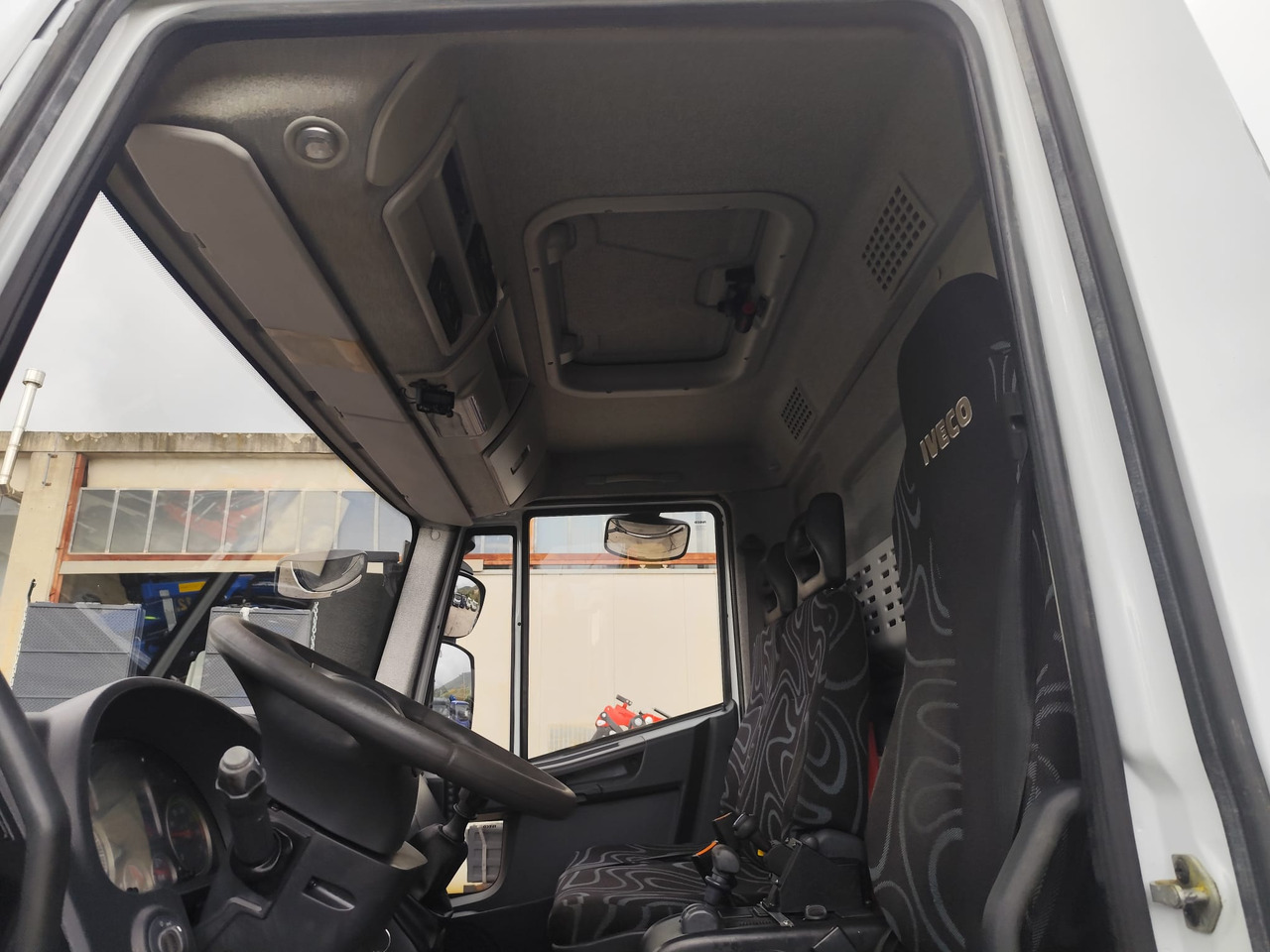 Crane truck, Tipper IVECO EUROCARGO 120E28P: picture 25 Crane truck, Tipper IVECO EUROCARGO 120E28P: picture 25