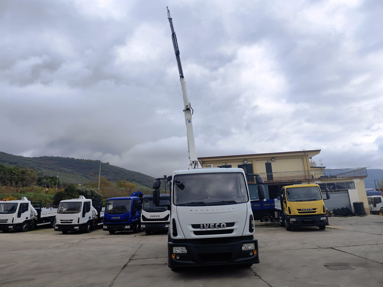 Crane truck, Tipper IVECO EUROCARGO 120E28P: picture 6 Crane truck, Tipper IVECO EUROCARGO 120E28P: picture 6
