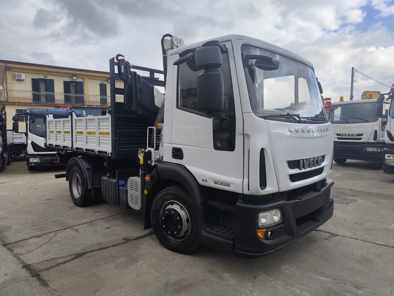 Crane truck, Tipper IVECO EUROCARGO 120E28P: picture 16 Crane truck, Tipper IVECO EUROCARGO 120E28P: picture 16