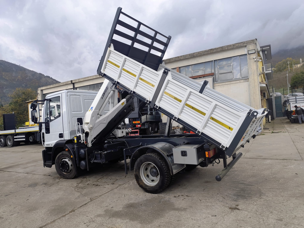 Crane truck, Tipper IVECO EUROCARGO 120E28P: picture 38 Crane truck, Tipper IVECO EUROCARGO 120E28P: picture 38