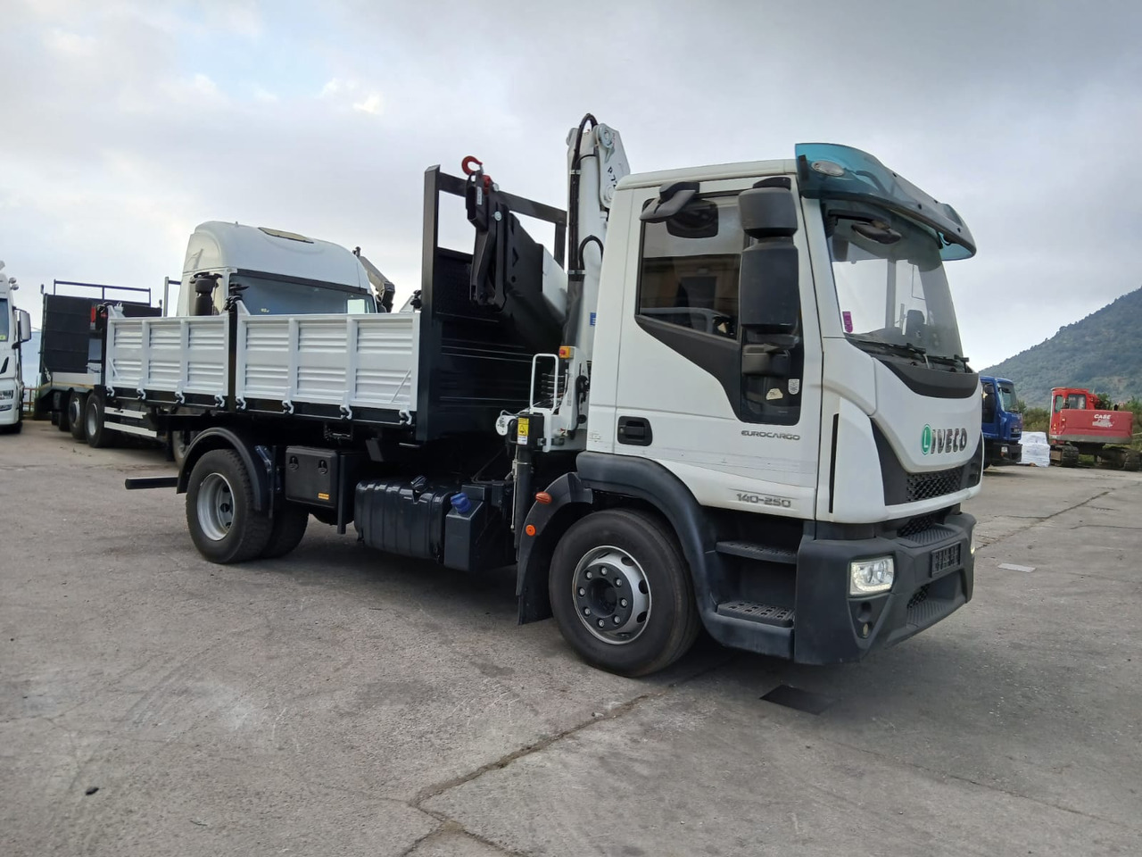 IVECO EUROCARGO 140-250 - Crane truck, Tipper: picture 5 IVECO EUROCARGO 140-250 - Crane truck, Tipper: picture 5