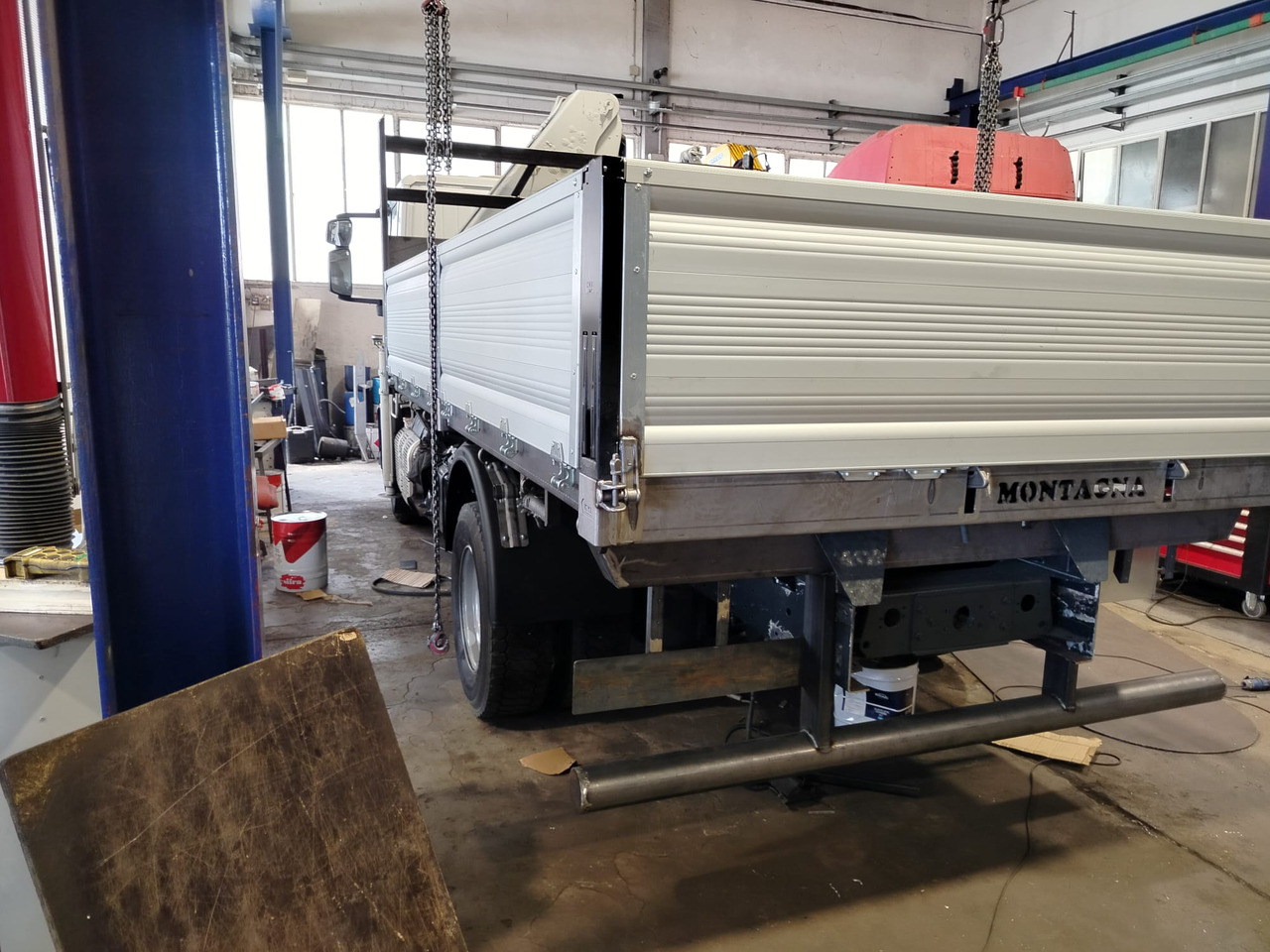 IVECO EUROCARGO 140-250 - Crane truck: picture 4 IVECO EUROCARGO 140-250 - Crane truck: picture 4