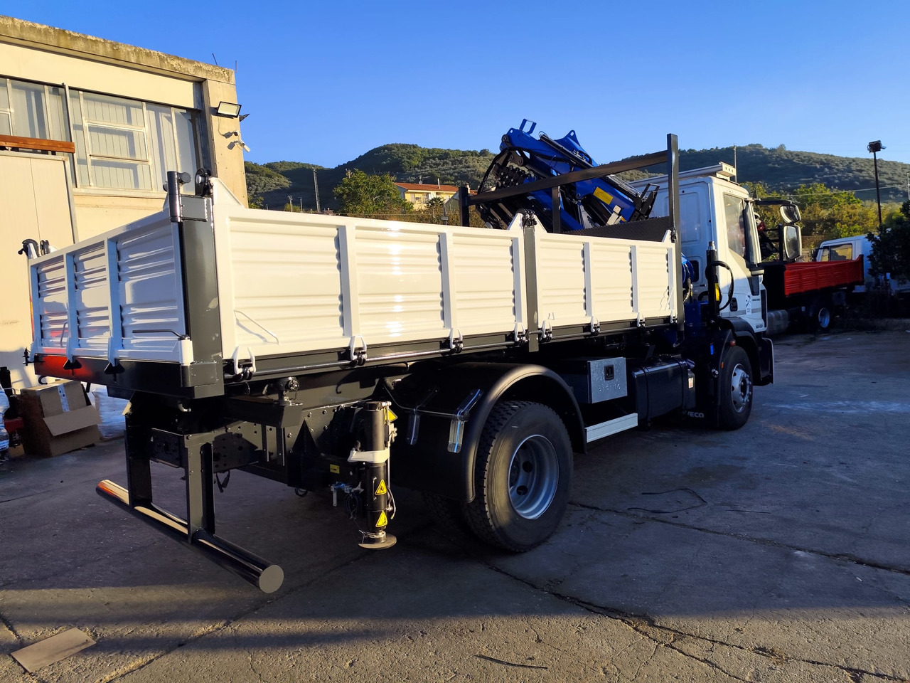IVECO EUROCARGO 160-250 - Crane truck, Tipper: picture 4 IVECO EUROCARGO 160-250 - Crane truck, Tipper: picture 4