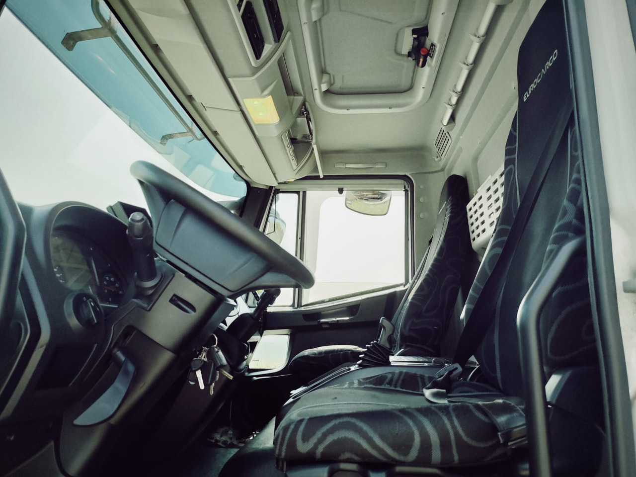 Cab chassis truck, Crane truck IVECO EUROCARGO 160-280: picture 10
