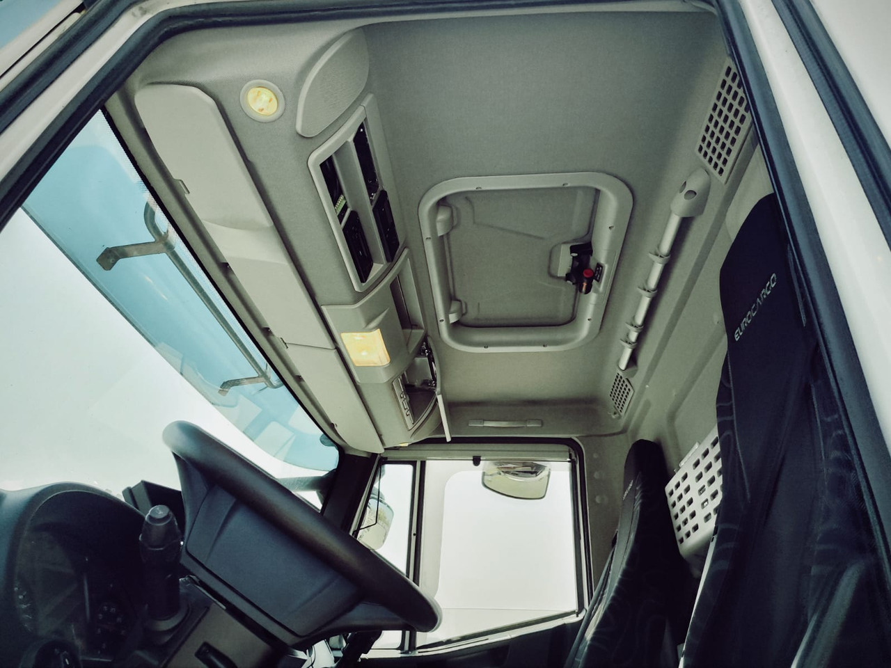 Cab chassis truck, Crane truck IVECO EUROCARGO 160-280: picture 9