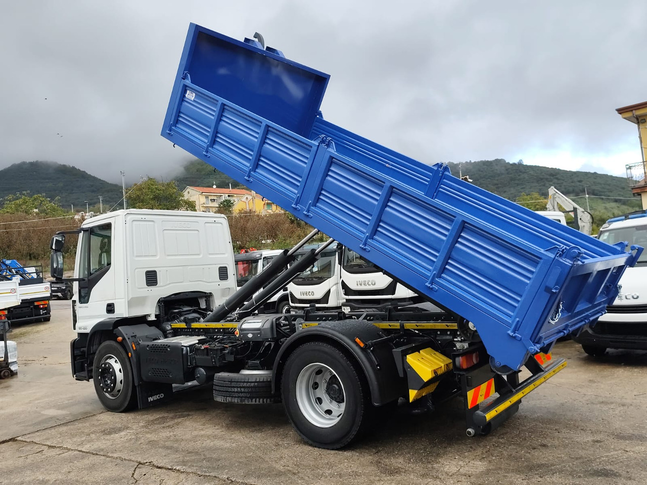 IVECO EUROCARGO 180-250 - Hook lift truck, Crane truck: picture 3 IVECO EUROCARGO 180-250 - Hook lift truck, Crane truck: picture 3