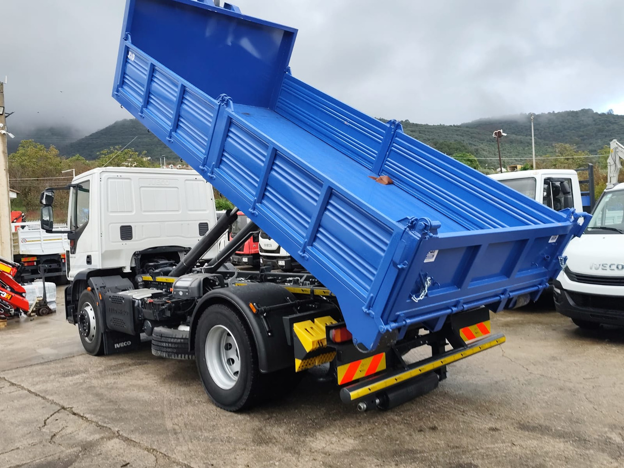 IVECO EUROCARGO 180-250 - Hook lift truck, Crane truck: picture 4 IVECO EUROCARGO 180-250 - Hook lift truck, Crane truck: picture 4