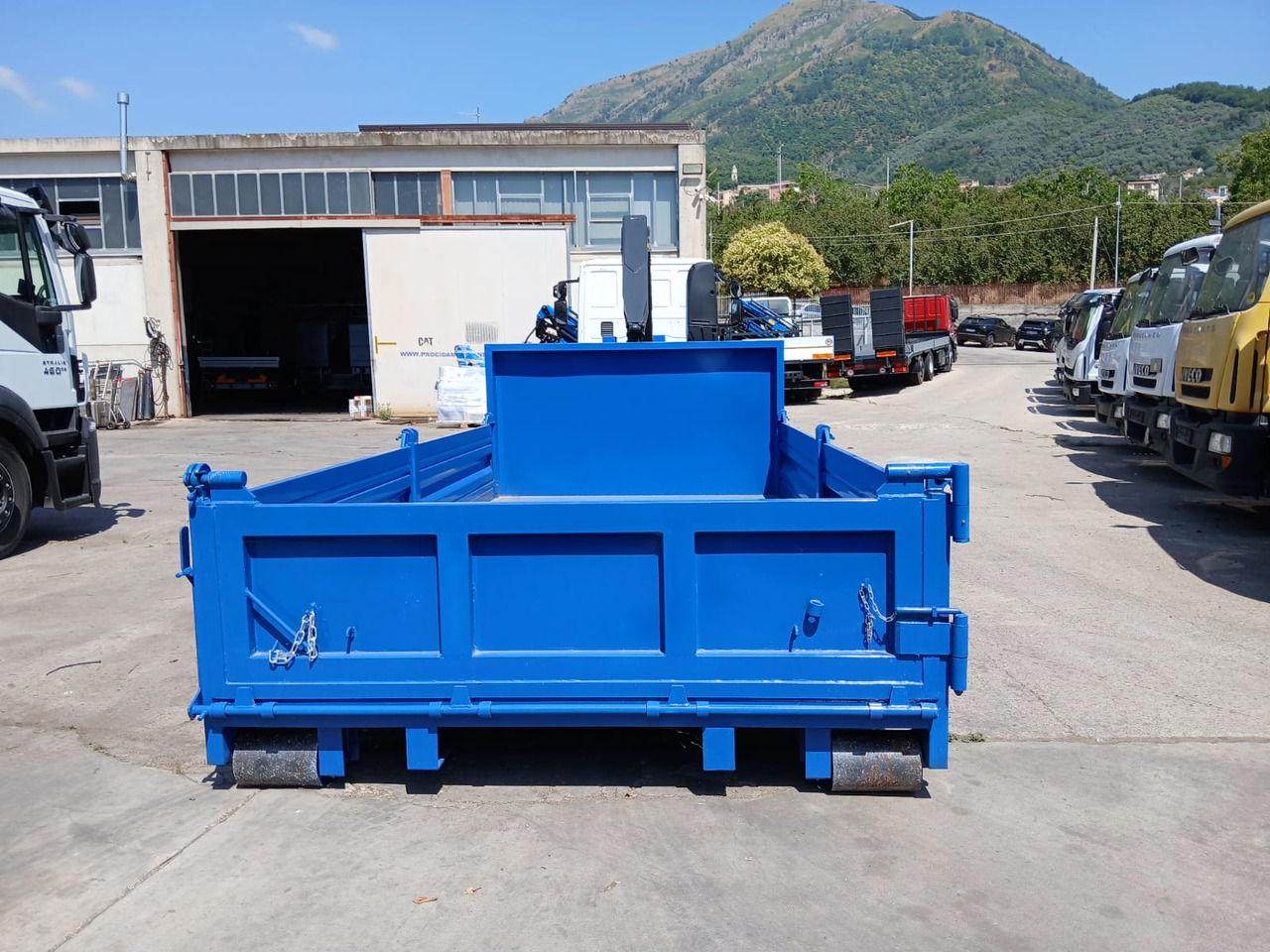IVECO EUROCARGO 190EL25 - Hook lift truck: picture 5 IVECO EUROCARGO 190EL25 - Hook lift truck: picture 5