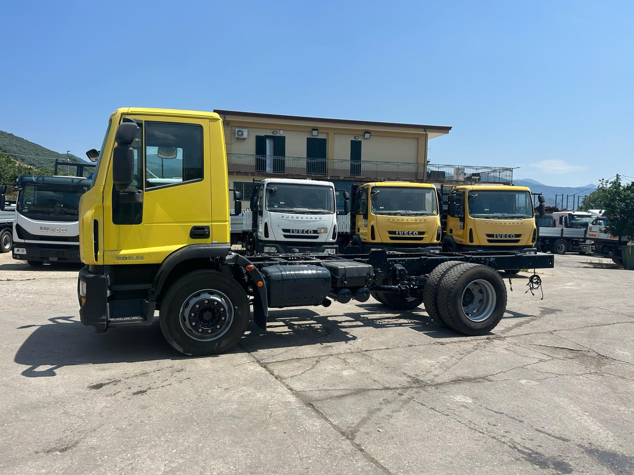 IVECO EUROCARGO 190EL25 - Cab chassis truck: picture 2 IVECO EUROCARGO 190EL25 - Cab chassis truck: picture 2