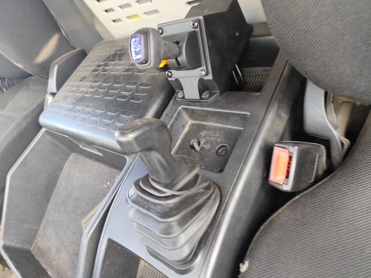 IVECO EUROCARGO 75-160 - Crane truck: picture 5 IVECO EUROCARGO 75-160 - Crane truck: picture 5