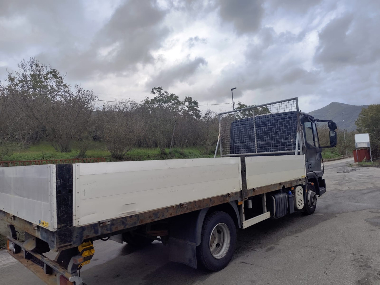 IVECO EUROCARGO 80E18 - Dropside/ Flatbed truck, Tipper: picture 2 IVECO EUROCARGO 80E18 - Dropside/ Flatbed truck, Tipper: picture 2