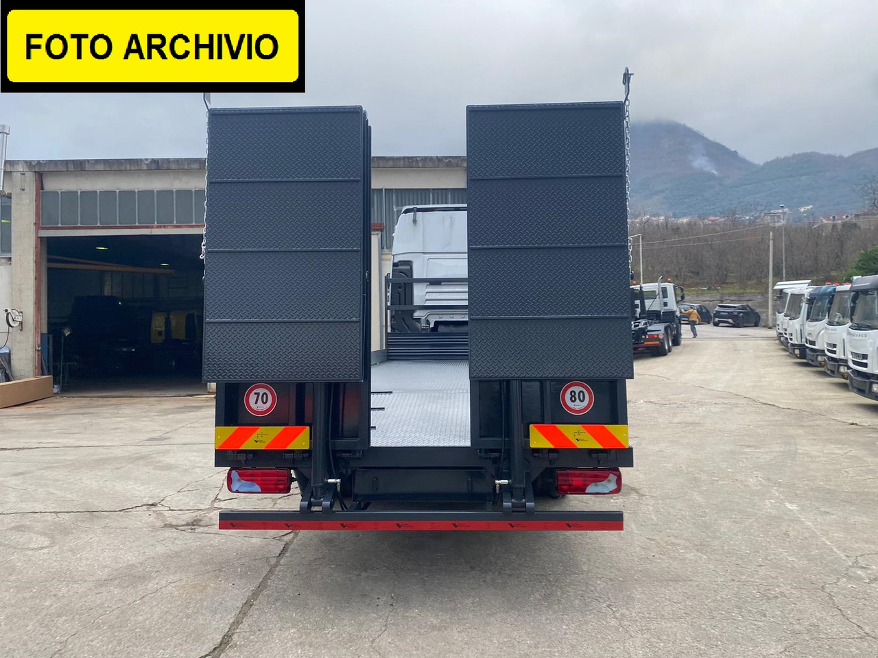 MAN TGS 26.360 - Dropside/ Flatbed truck: picture 2 MAN TGS 26.360 - Dropside/ Flatbed truck: picture 2
