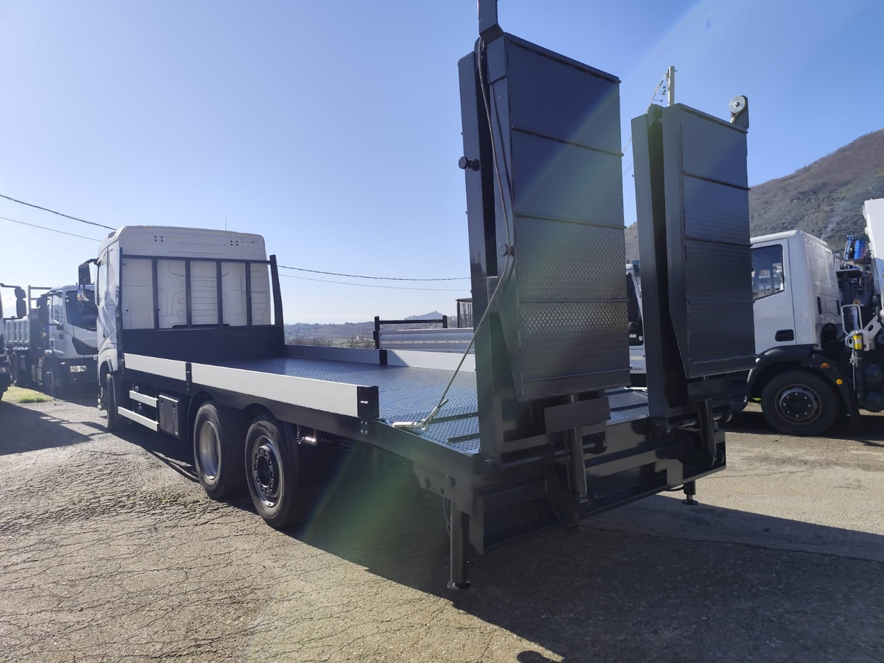 Dropside/ Flatbed truck VOLVO FH 13.540: picture 13