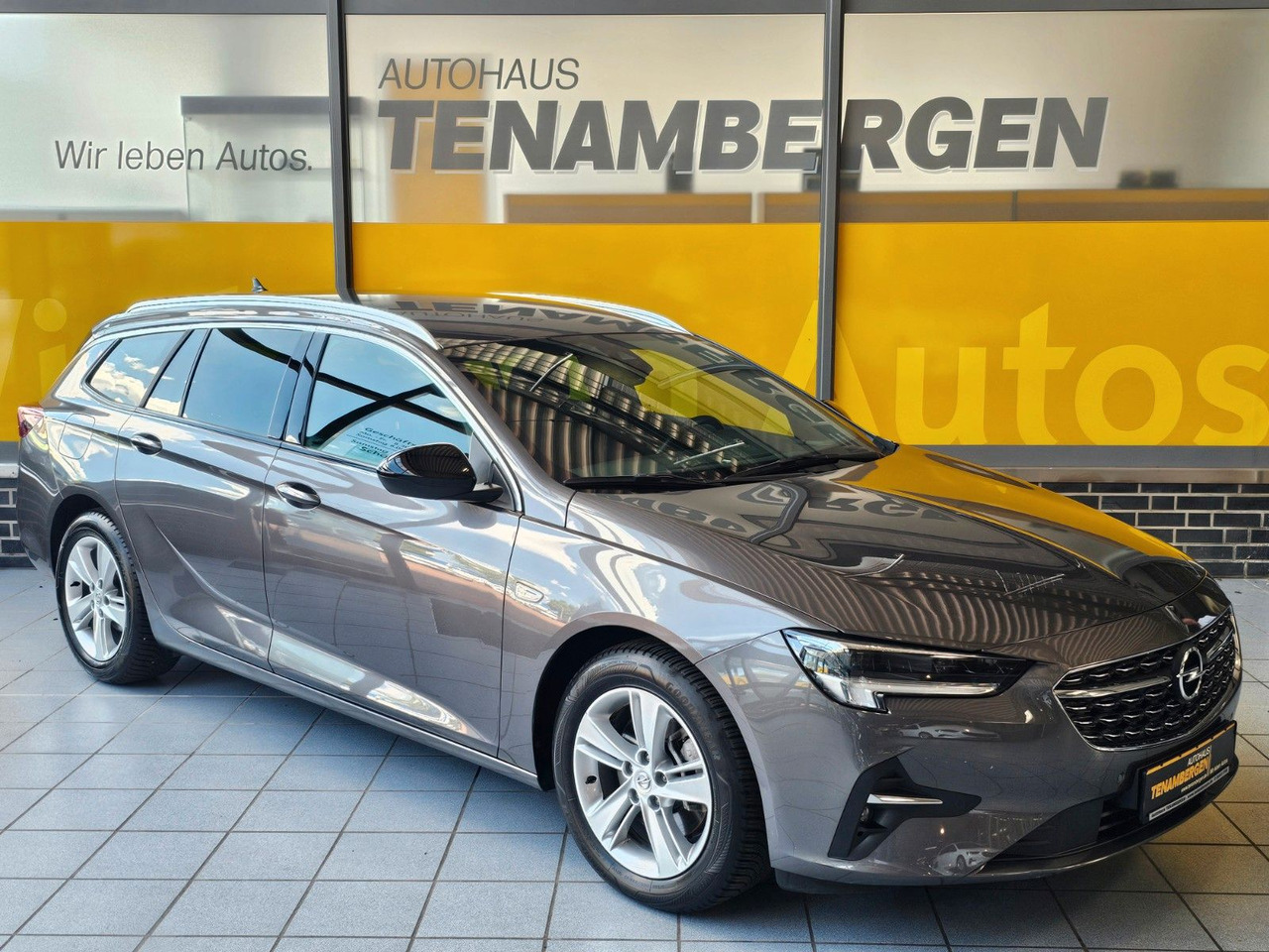 Opel Insignia B ST Business IntelliLux LED Tot Winkel - Station wagon: picture 1 Opel Insignia B ST Business IntelliLux LED Tot Winkel - Station wagon: picture 1