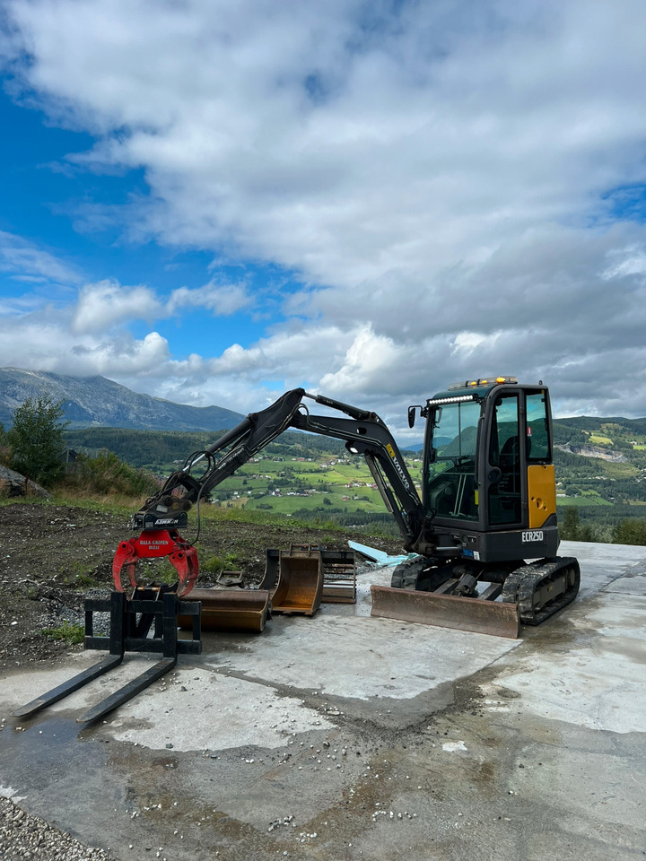 Volvo ECR25D - Excavator: picture 1 Volvo ECR25D - Excavator: picture 1