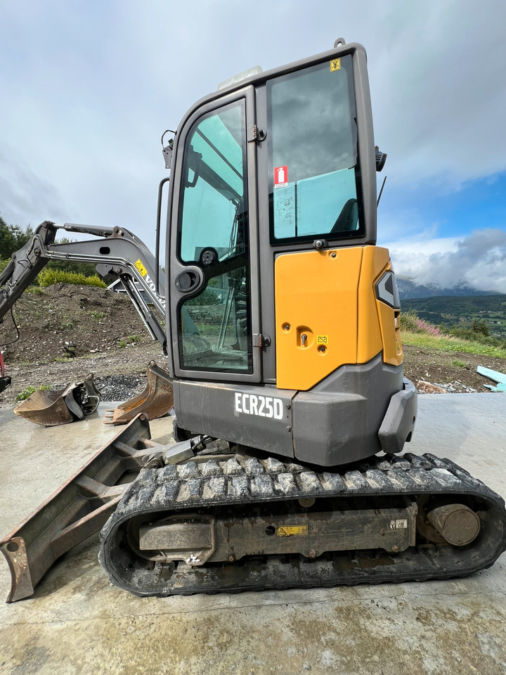 Volvo ECR25D - Excavator: picture 3 Volvo ECR25D - Excavator: picture 3