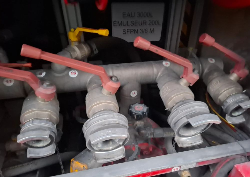 Fire truck Renault MIDLUM 270 DXI: picture 10