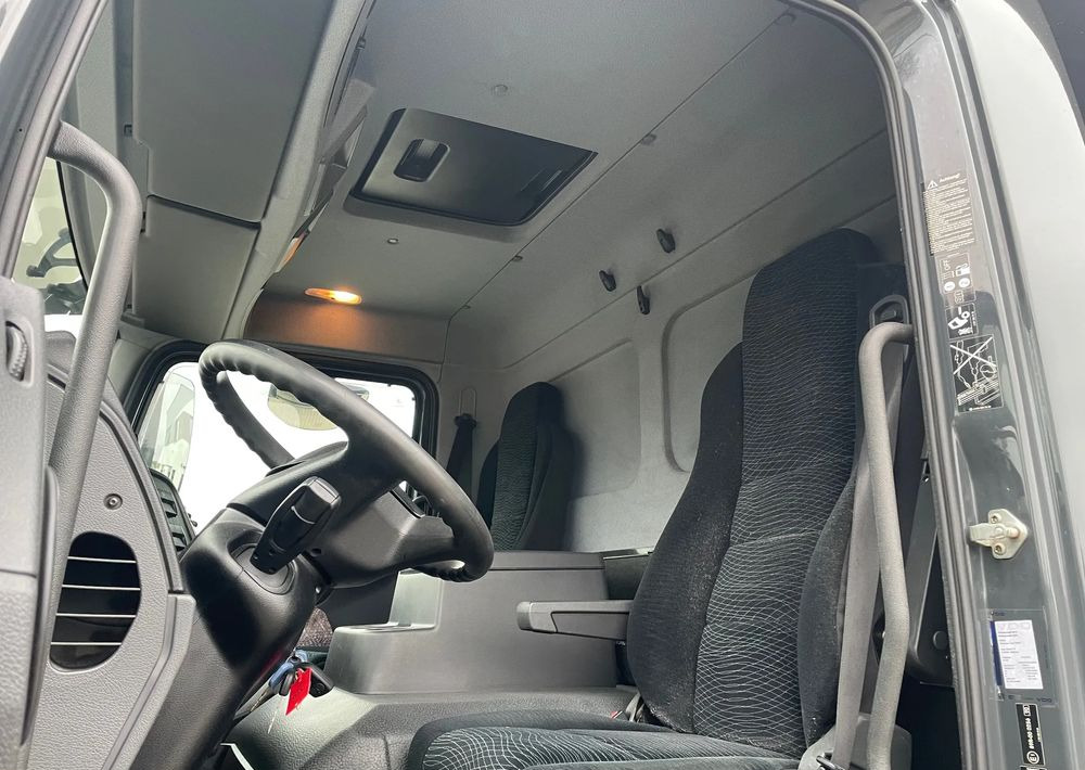 Curtainsider truck Mercedes-Benz ATEGO 1230: picture 9