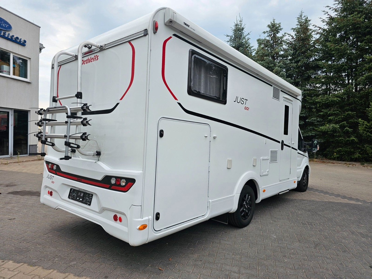 Dethleffs JUST GO T7055 EB Winter 4xBett Elektr.Hubbet - Semi-integrated motorhome: picture 4 Dethleffs JUST GO T7055 EB Winter 4xBett Elektr.Hubbet - Semi-integrated motorhome: picture 4