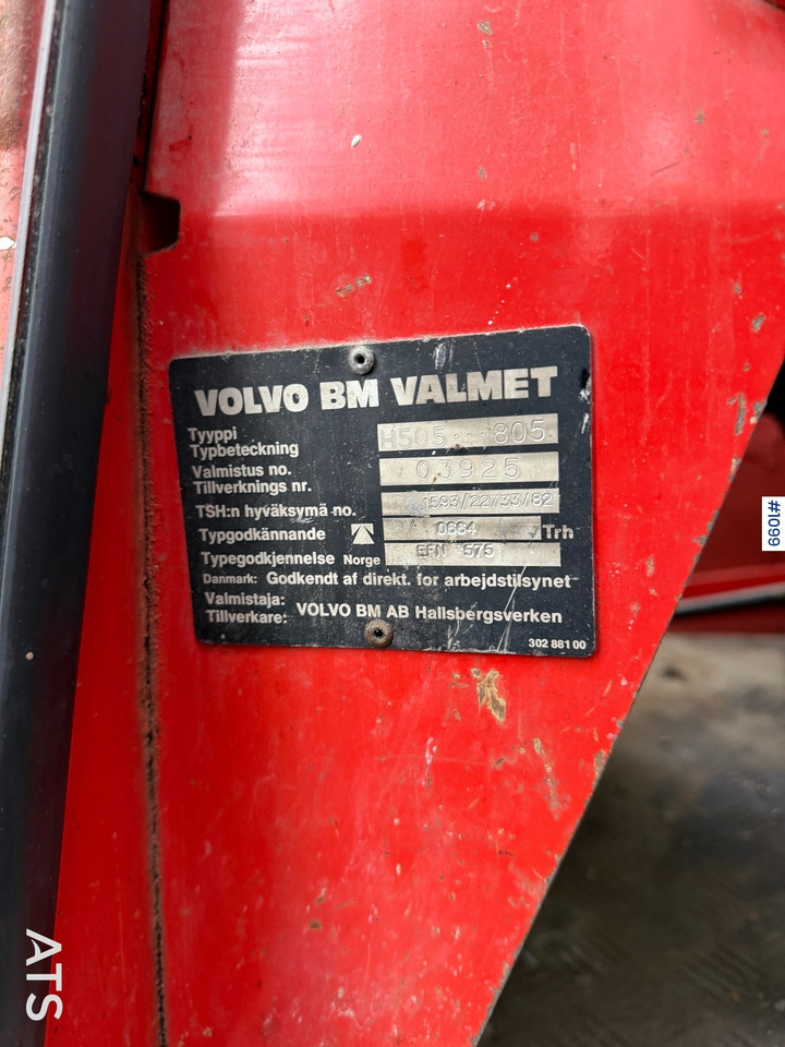 Valmet 505 Tractor and forestry trailer - Farm tractor, Forestry trailer: picture 5 Valmet 505 Tractor and forestry trailer - Farm tractor, Forestry trailer: picture 5