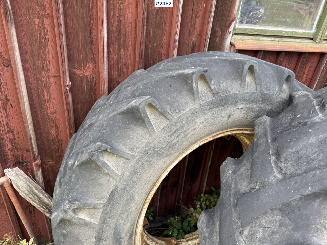 2 tractor tires with rims and rings - Wheel and tire package for Agricultural machinery: picture 4 2 tractor tires with rims and rings - Wheel and tire package for Agricultural machinery: picture 4