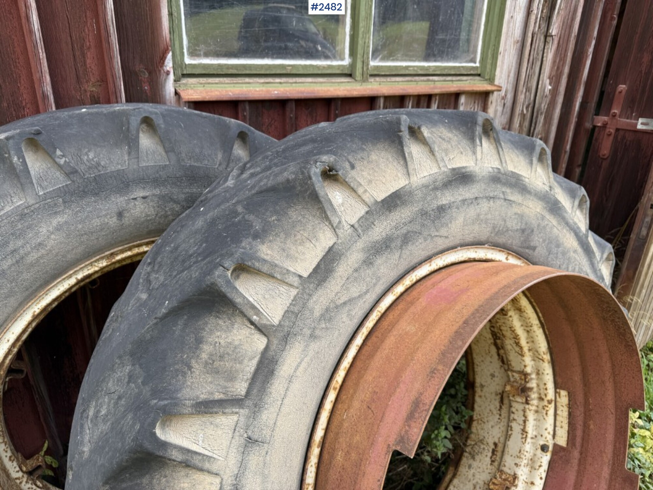 2 tractor tires with rims and rings - Wheel and tire package for Agricultural machinery: picture 3 2 tractor tires with rims and rings - Wheel and tire package for Agricultural machinery: picture 3