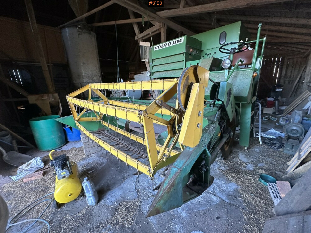 Combine harvester Volvo BM Aktiv M800 - Combine harvester: picture 1 Combine harvester Volvo BM Aktiv M800 - Combine harvester: picture 1
