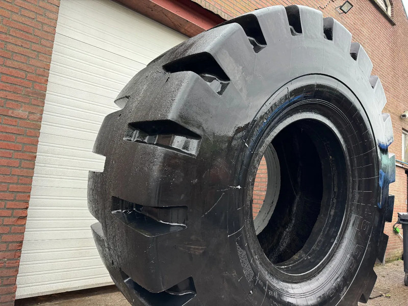 Diversen Liftguard L-5 45/65-45 HEAVY DUTY TIRE - Tire: picture 3 Diversen Liftguard L-5 45/65-45 HEAVY DUTY TIRE - Tire: picture 3