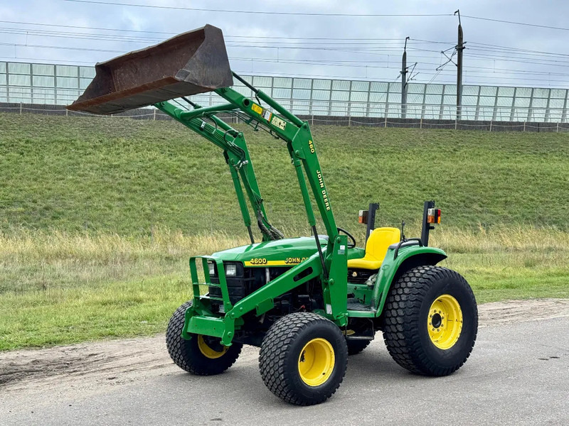 John Deere 4600 compact met voorlader 4X4 hydrostaat GEEN BTW 4600 - Farm tractor: picture 1 John Deere 4600 compact met voorlader 4X4 hydrostaat GEEN BTW 4600 - Farm tractor: picture 1