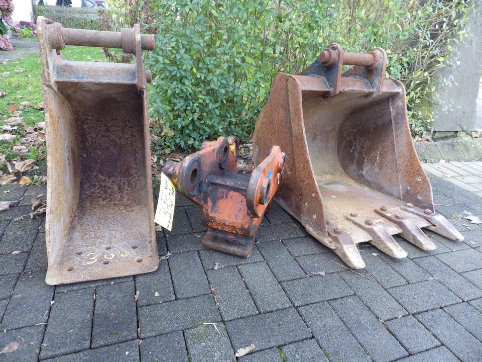 Cat 305 LEH Schnellwechsler + 2 Tieflöffel Cat - Excavator bucket: picture 1 Cat 305 LEH Schnellwechsler + 2 Tieflöffel Cat - Excavator bucket: picture 1