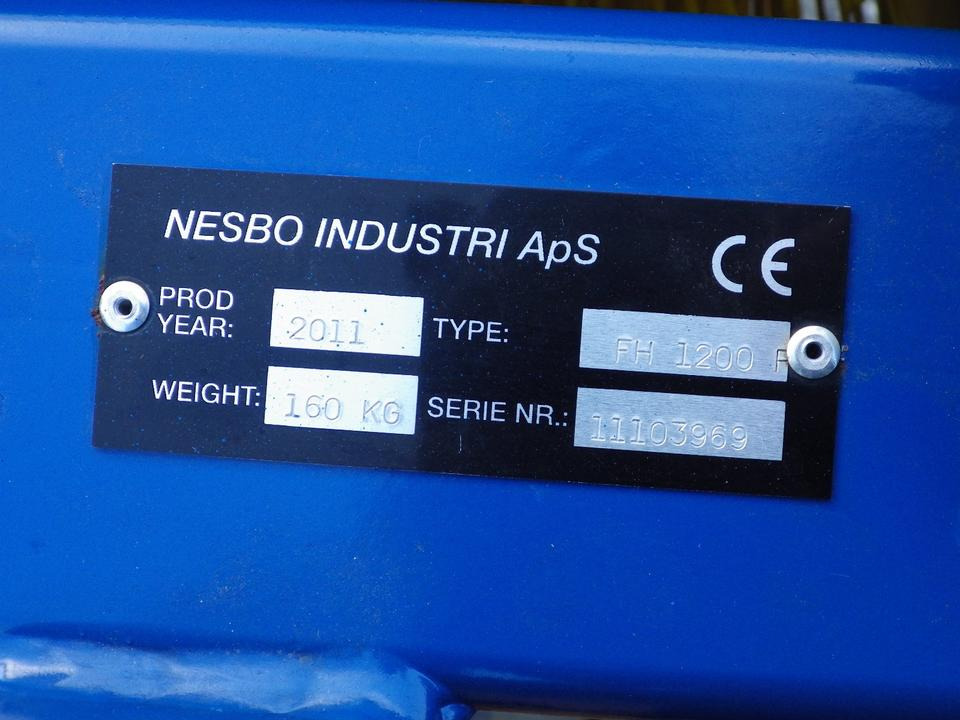 Front Kehrmaschine vollhydraulisch 1200NESBO ISEKI (2200 netto) - Broom: picture 5 Front Kehrmaschine vollhydraulisch 1200NESBO ISEKI (2200 netto) - Broom: picture 5