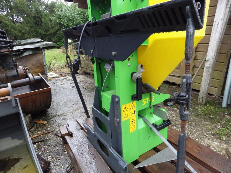 Snow plough Schneeschild + Kehrmaschine für KRAMER 350 180 112: picture 20 Snow plough Schneeschild + Kehrmaschine für KRAMER 350 180 112: picture 20