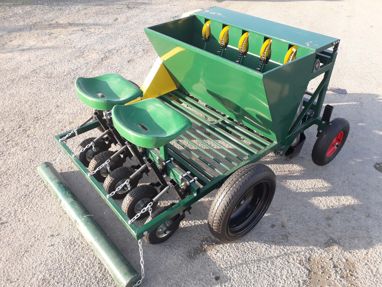 GARMACH Planteuse Ail-Oignon-Echalote AGP 5 R - Potato planter: picture 1 GARMACH Planteuse Ail-Oignon-Echalote AGP 5 R - Potato planter: picture 1
