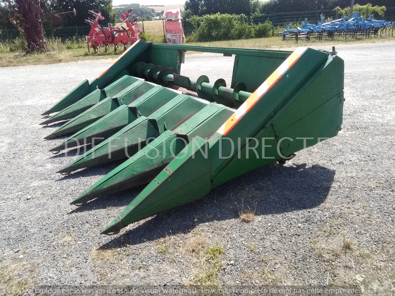 JOHN DEERE CUEILLEUR POUR MOISSONNEUSE 646 - Corn header: picture 2 JOHN DEERE CUEILLEUR POUR MOISSONNEUSE 646 - Corn header: picture 2