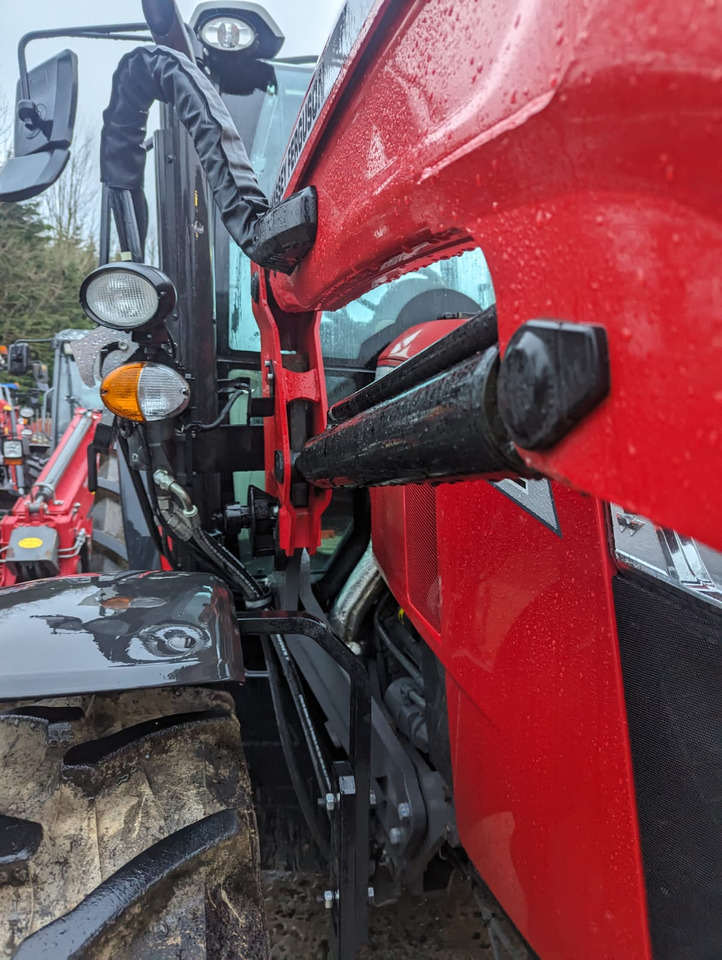 2022 Massey Ferguson 5712M c/w Loader, As New - Farm tractor: picture 5 2022 Massey Ferguson 5712M c/w Loader, As New - Farm tractor: picture 5