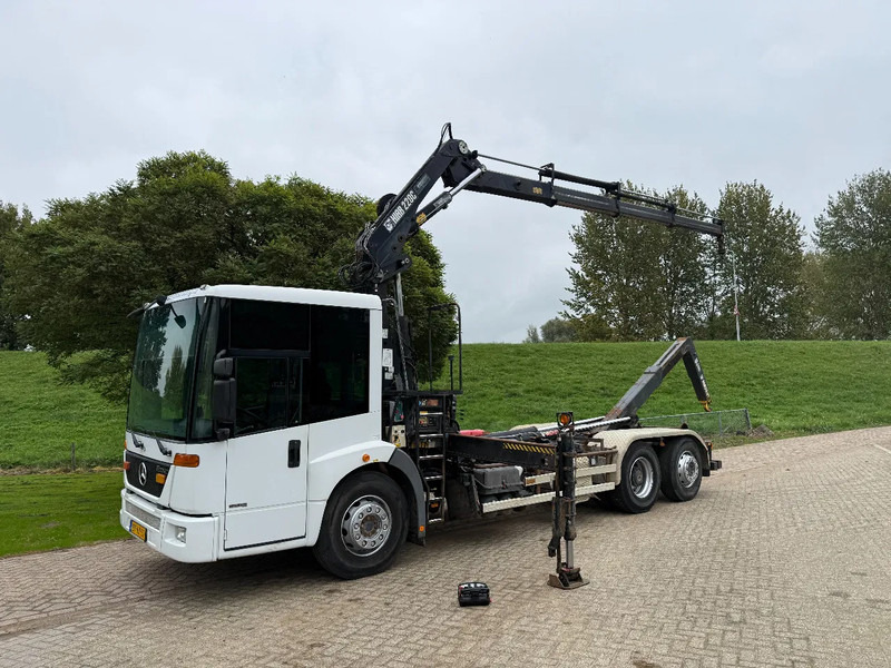 Mercedes-Benz Econic Hiab 220-Hooklift-6x2-Remote - Crane truck: picture 1 Mercedes-Benz Econic Hiab 220-Hooklift-6x2-Remote - Crane truck: picture 1
